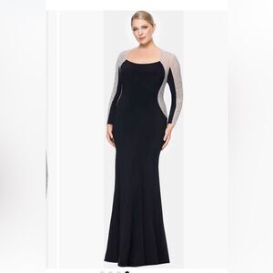 Xscape
Plus Size Short Sleeve Crew Neck Beaded Gown NWT Size 22W